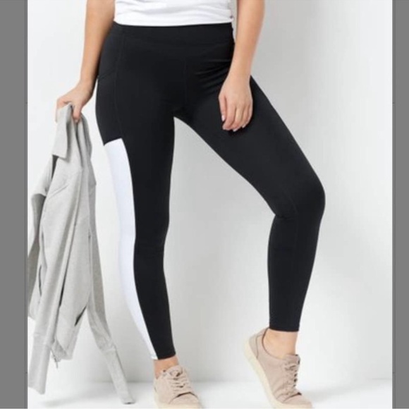 Black Mind Body Love leggings with pockets - medium tall - Picture 1 of 10
